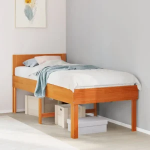 Bedframe van massief grenenhout met extra opbergruimte